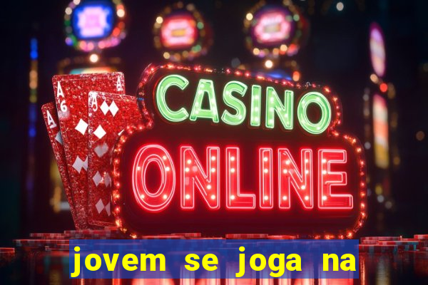 jovem se joga na linha do trem 2024
